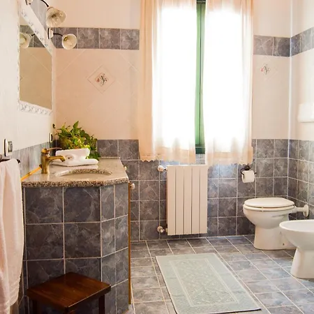 Aurora Rum i privatbostad Olbia